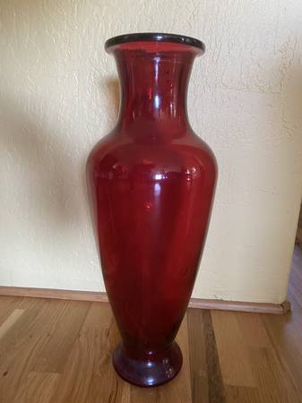 Red glass floor vase 1