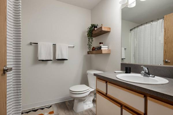 $1,308 / 2br - 852ft2 - Exclusive 2 BR/1 BA Oasis with Community Playground (6811 NE 121st Ave Vancouver WA 98682)63831327169027122