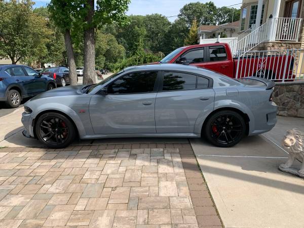 2021 Dodge Charger WIDE BODY 10k millas - $50,000 (Staten Island)63614263657603124