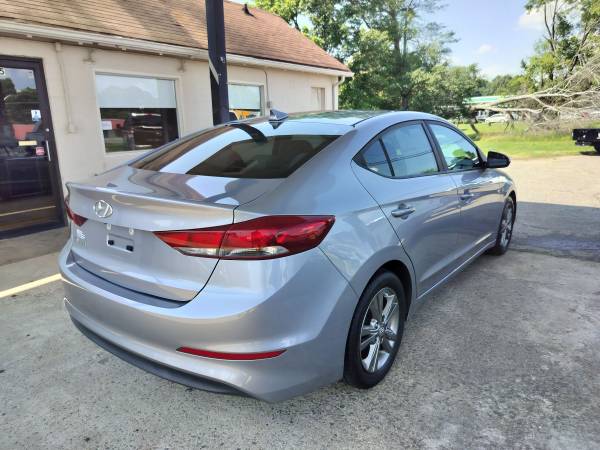 2017 Hyundai Elantra SE (72,184 millas) - $12,284 (Statesville)63617434816769122