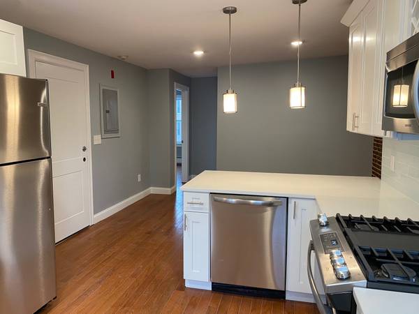 $3,000 / 2br - East Boston 2 Bed/1 Bath Apartment | Chelsea St (East Boston)63863244467457122