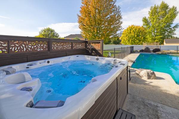 $999,900 / 6br - 4556ft2 - 💥PRICE DROP💥 Over an acre, shop, pool, and lots of space! (West Richland)64281502688898120