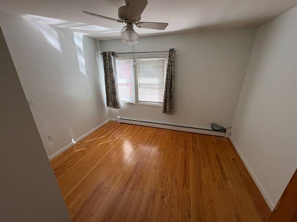 $1,050 / 1br - Bright 1 bed 1 bath First Month & one month security deposit. (Burlington, VT)63992935240707121