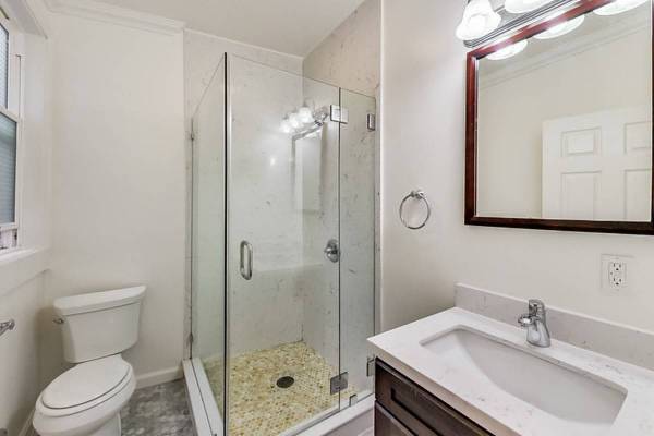 $949 / 2br - Totalmente renovado, tranquilo ático de 2 habitaciones en San Carlos ~ J.Wavro64030488071171123
