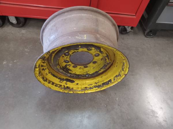 Large Truck or Trailer Rim 8 Inches Wide 16 Inch 8 Mounting Holes 1