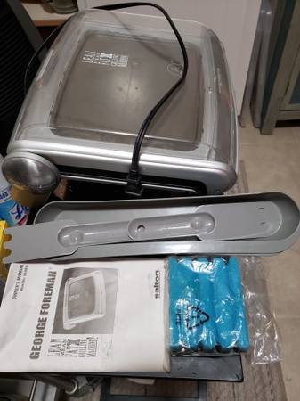 George Foreman Grill with accessories and built in bread warmer 1
