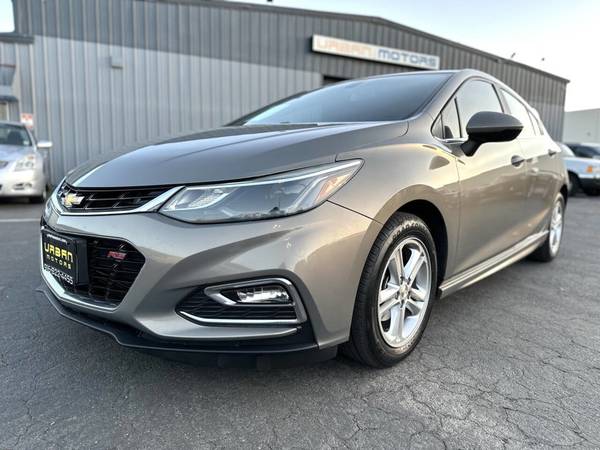 2017 *Chevrolet* *Cruze *LT Auto 4puerta Hatchback* Gris - $8,995 (Urban Motors)63619458547331121