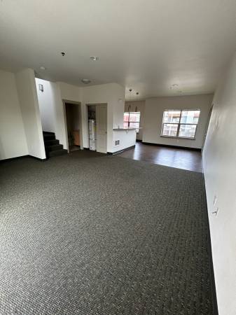 $1,900 / 3br - 1310ft2 - 3 Bedroom 1.5 Bathroom! Coming 11/01/2025! $1900!63977278172035123