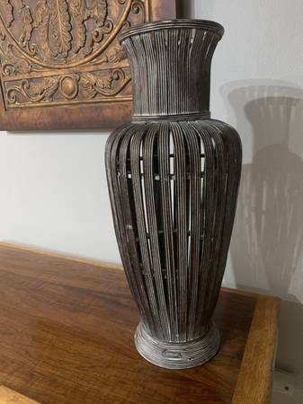 Basket vase 1