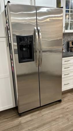 GE Side by Side Fridge, could use a new thermostat 1