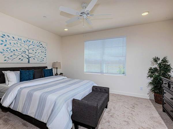 $3,295 / 3br - 1632ft2 - LISTO PARA MOVERSE - PREGÚNTENOS - Senderos escénicos y senderismo + 3 dormitorios vibrantes (San Diego)63663736658433123