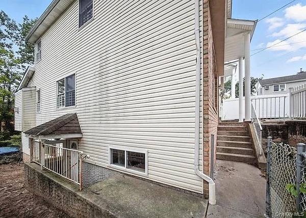 $860,000 GREAT MULR-FAMILY FOR SALE - BELOW MARKET VALUE! ONLY CASH OFFER (STATEN ISLAND)63874740617345123