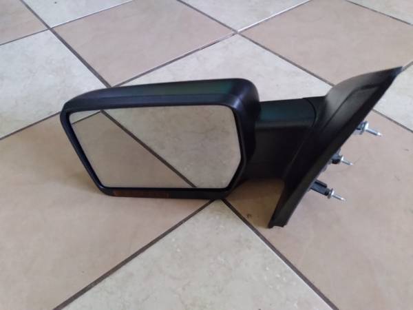 2009-2014 Ford F-150 Side Mirrors with Signal Light 1