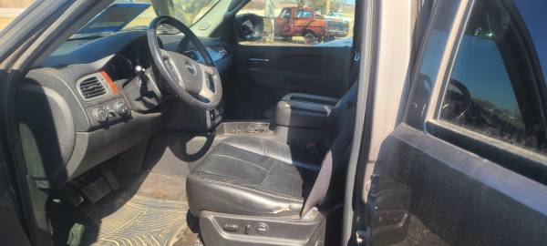 2011 GMC Yukon XL 5.3 V8 4x4 - $3,850 (Marseilles)63618872502529124