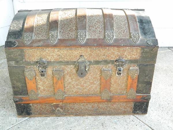 DOME TOP TRUNK ORIGINAL WITH INSERT TRAY 1