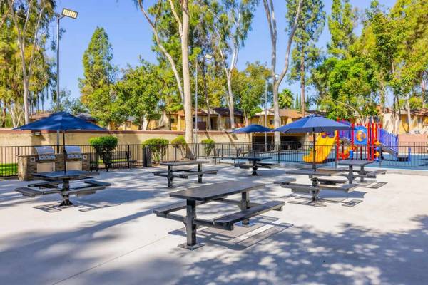 $2,484 / 2br - 897ft² - 2/BD, Área para Barbacoa, en West Covina CA (3610 S. Nogales St, West Covina, CA)63840113807235124
