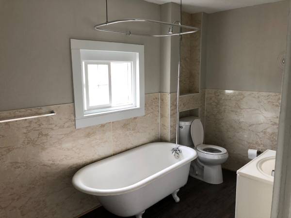 $1,050 / 2br - 800ft2 - 1579 E. 32nd Street UP unit (Cleveland)63860364438147124