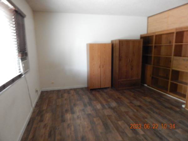 $1,000 / 4br - 200ft2 - BIG  room in house for responsible, quiet individual (Davis)64043834847361122