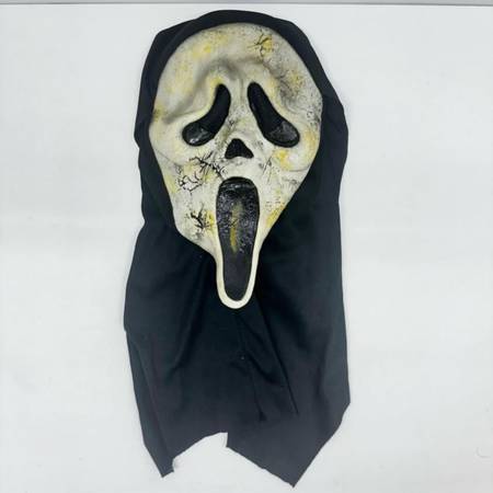Scream Ghost Face halloween costume mask Fun World Scary 1