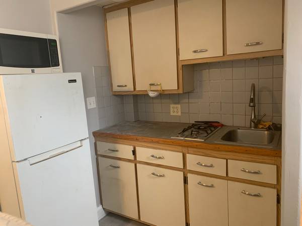 $1,300 OPEN Nashua French Hill Studio with Large Bathroom Utilities Included (Nashua)63932060841987120