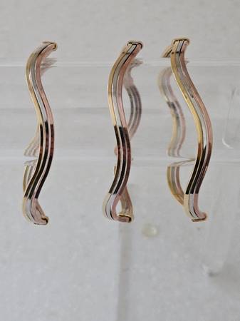 Tricolor Gold Tone Wavy Bangle Bracelet 1