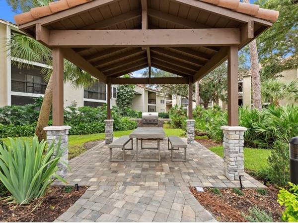 $1,899 / 2br - 1000ft2 - Onsite Maintenance, Washer/Dryer, 2 BD (Gulf gate)63791129273217124