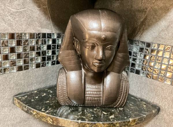 TUTANKHAMEN’S MASK STATUE...price in pesos 1