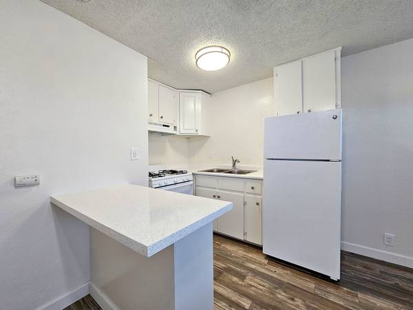 $1,895 / 1br - 1 bedroom Apartment with a garage!! Available 10/10 (North Park/Normal Heights)63865590647043123