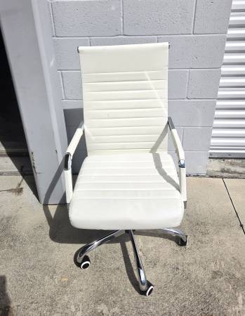 Basics High-Back Swivel Office Chair w/Lumbar Support Ergonomic Ribbed 1