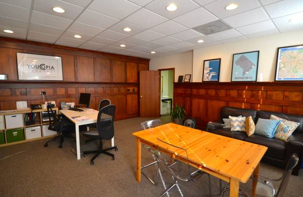 $2,500 / 1515ft2 - Rare Albany Park Storefront Office Available! (Albany Park)63898983836674121