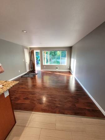 $3,200 / 3br - 3 bd, 1 bath house with large yard (Redmond)63944961515394123