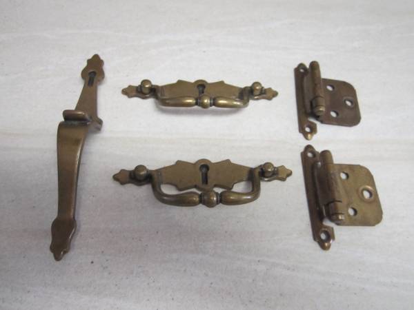 Cabinet Hinges /Handles/ Pull  - 5 piece set (Bronze tone) 1