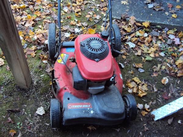 TROY BUILT  self-propelled 1