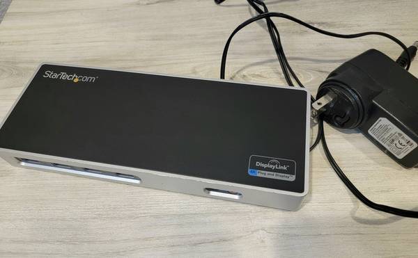 StarTech.com DisplayLink 4K Docking Station 1