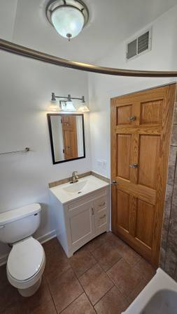 $1,600 / 2br - 900ft2 - 2 BEDROOMS, 1 BATH, 2ND FL. IN QUIET GLADSTONE PARK (GLADSTONE PARK)63898600074114123