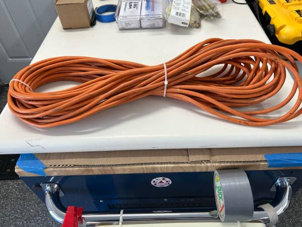 100 ft EXTENSION CORD 1