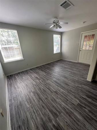 $895 / 3br - 1070ft2 - 3/2 House for $895 near S Congress/Stassney! No Carpet/Large Yard! (Austin)63176784953219121
