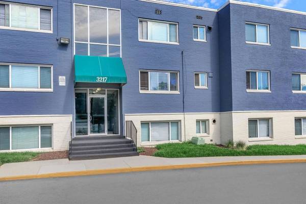 $1,570 / 2br - 850ft2 - 2 BD, Comunidad Cerrada, Mantenimiento las 24 Horas (3215 Swann Pl, Suitland-Silver Hill, MD)63882464721025120