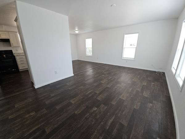 $84,950 / 3br - 1152ft2 - All Ages Park - Newer 3 Bd 2 Ba - Only 84,950 !! - Comfort Communities (Peoria)64047708384771124