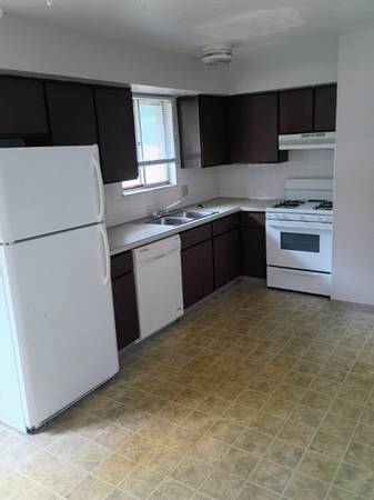 $1269.00 / 2br - 1200ft2 - Cozy 2 Bed Townhouse in North Canton | 2 Bath, $1269/mo | Available 0863621941125891121
