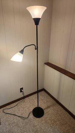 Floor lamp nearly 6 feet tall 1
