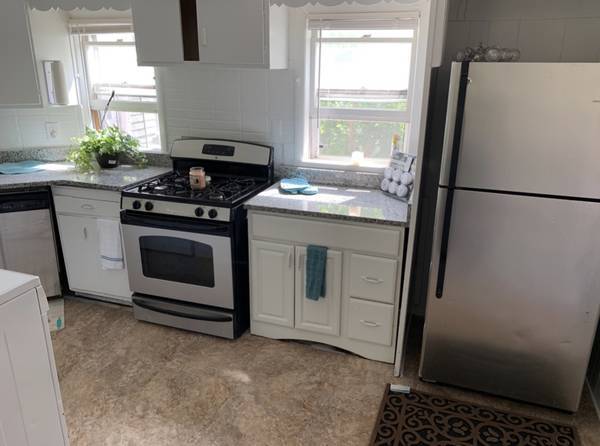 $2,050 / 4br - Rare Large 4BR 1Bath 2-Story Feels Like Your Own House! (Rochester)63931657645314124