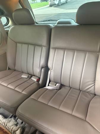 Minivan seats 1