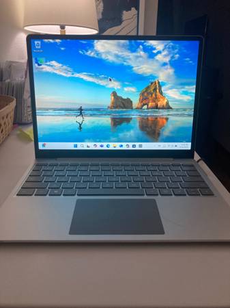 Surface Laptop 1