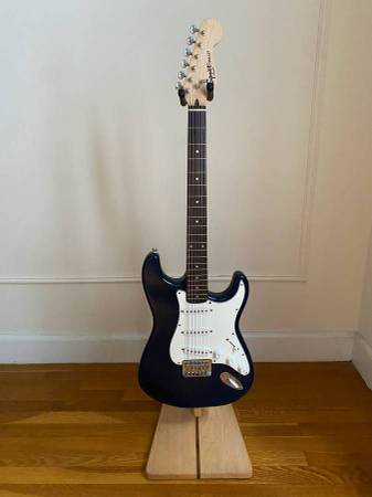 Fender Squier Bullet Stratocaster Electric Guitar & TKL Gig Bag 1