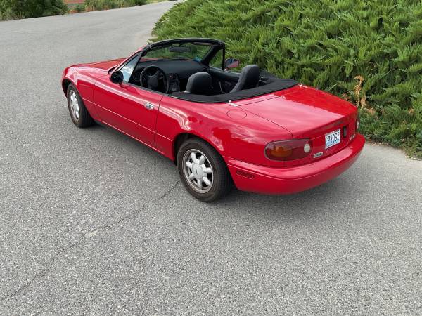 Mazda MX-5 Miata - $9,50063442458125955122