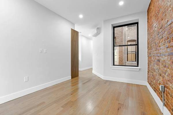 $3,750 / 3br - GORGEOUS 3BD/3BR available in Ridgewood off of Fresh Pond (Ridgewood)63995824603394122