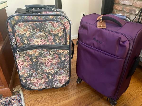 2 carry-on suitcases, both barely used, 22"x14"x9"; $40 for both 1