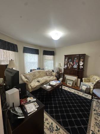 $2,400 / 2br - Brighton 2.5 Bed/1 Bath | Cats Negotiable | Near Oak Square (Brighton)63614178960643122