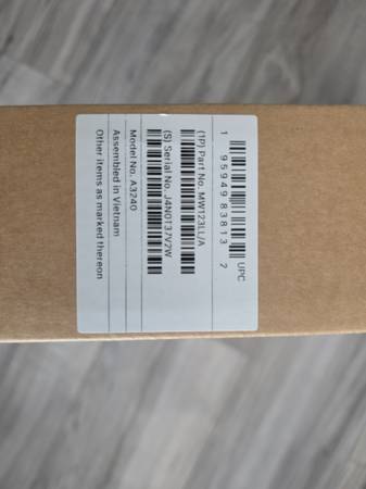 [Sealed Box] Apple 13" MacBook Air (M4, Midnight) 1